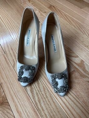 Manila Blahnik Hangasi satin shoes